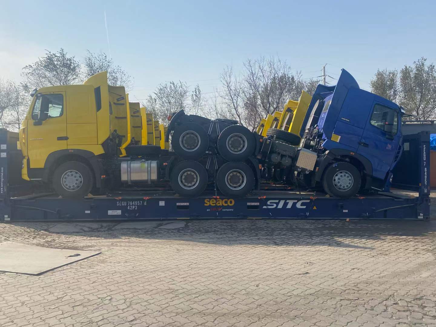 SINOTRUK HOWO 6*4 KAMIOI TRAKTOREA BIHALDITZEKO PREST DAUDE