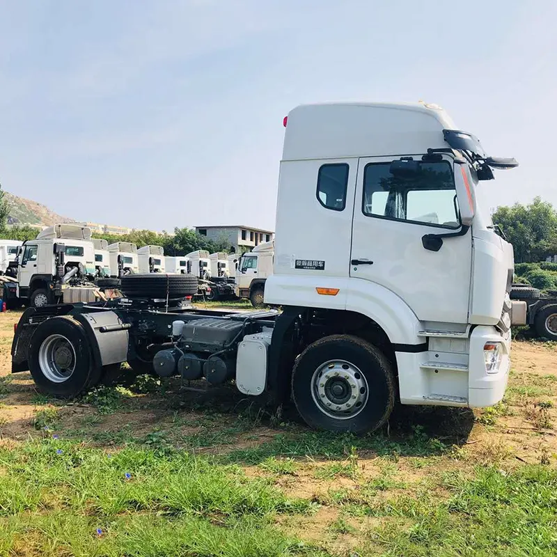 Sinotruk Howo 6 Wheelers 4*2 Kamioi Burua Prime Mover Euro IV 340hp