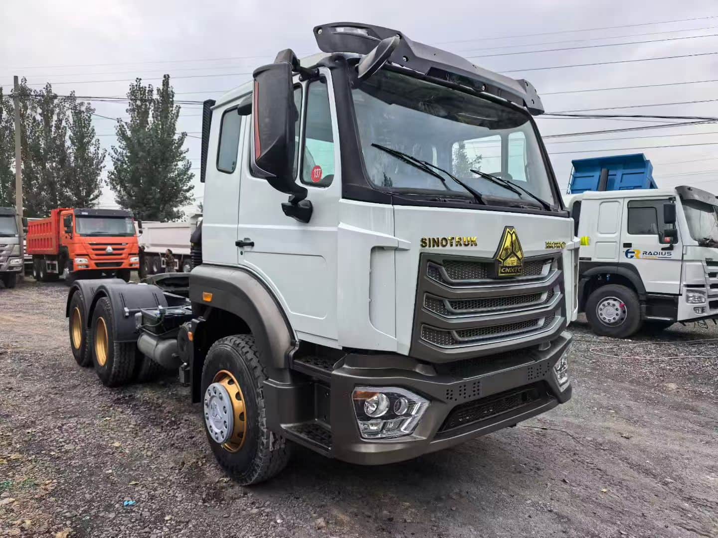 SINOTRUK HOWO Traktorea